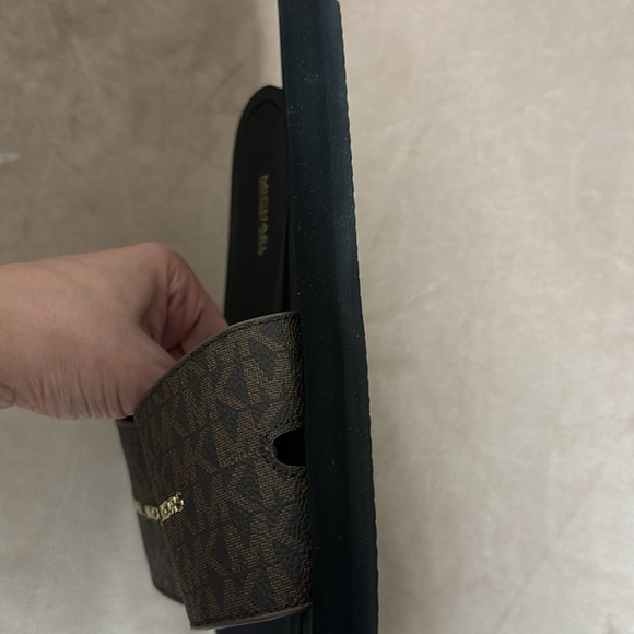 New Michael Kors Monogram Slide -Brown/Blackk with Gold logo-Size 8M - Picture 5 of 9